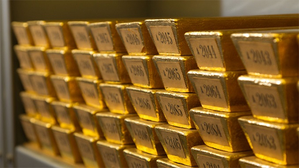 Russia Is Dumping U.S. Dollars to Hoard Gold
